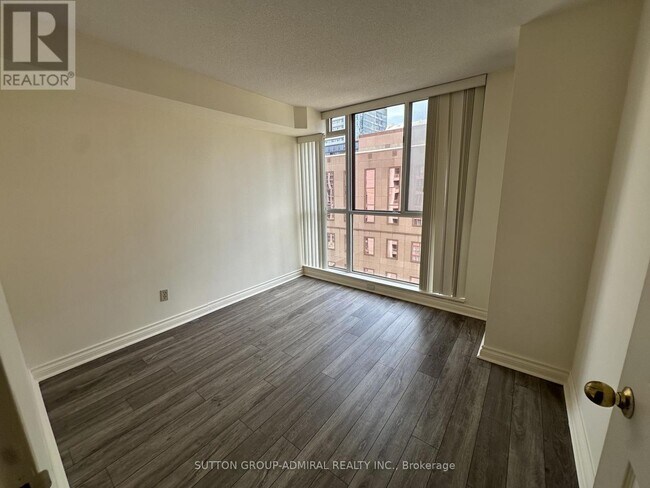 Photo - 736 Bay St. Unité 1503