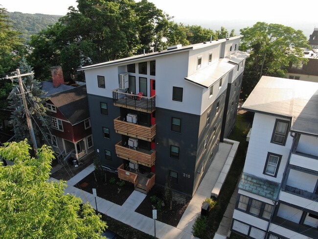 Photo - 210 Linden Ave Apartments