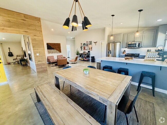 Building Photo - Rare Opportunity for Spacious, Modern Sout... Rental