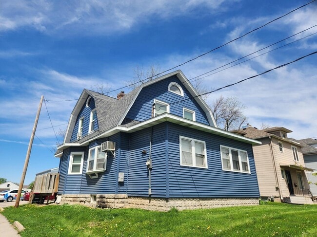 Building Photo - 620 Bowery St Unit 2