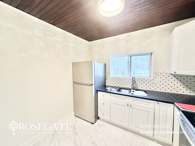 Photo - Spacious 2-Bedroom + Den Apartment with Parking in Downtown Kitchener Unit 2