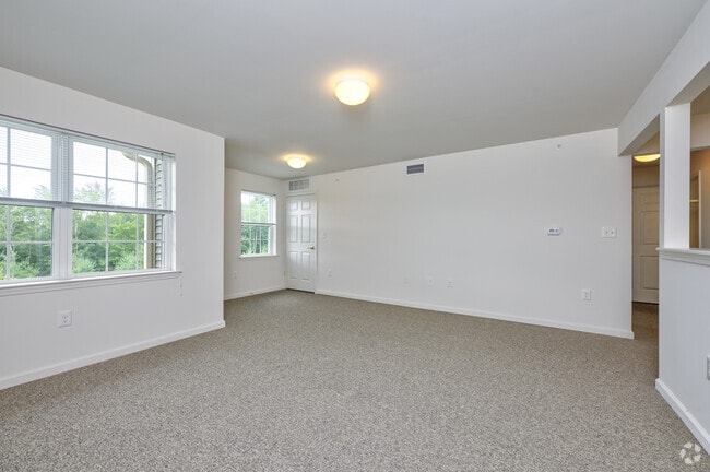 1BR,1BA - 744 SF - Living Room