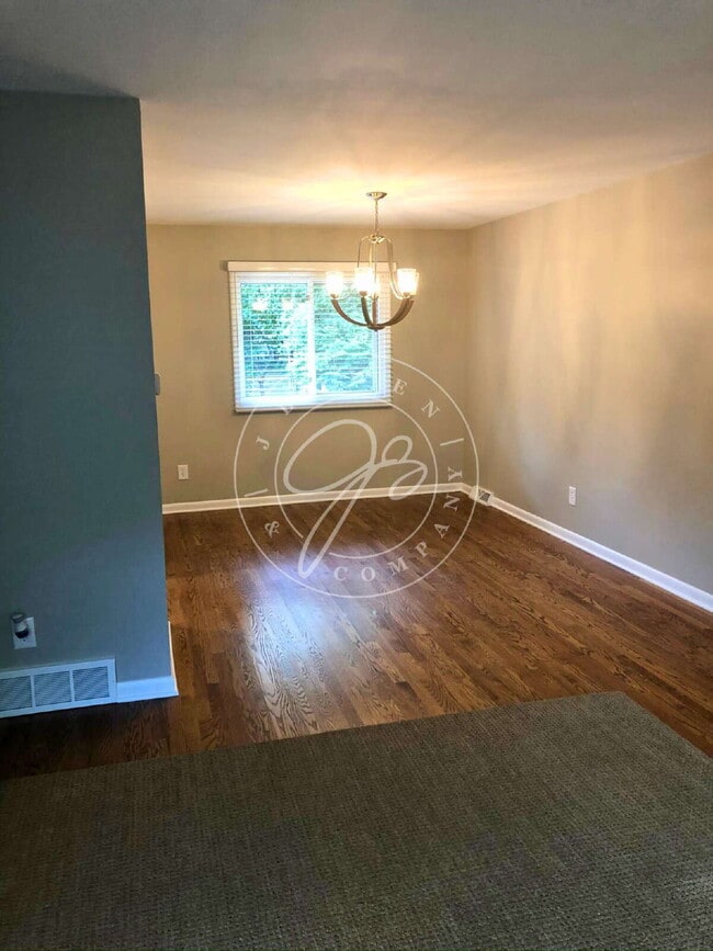 Photo - Beautiful 4-Bedroom Home in Lincoln Wood –...