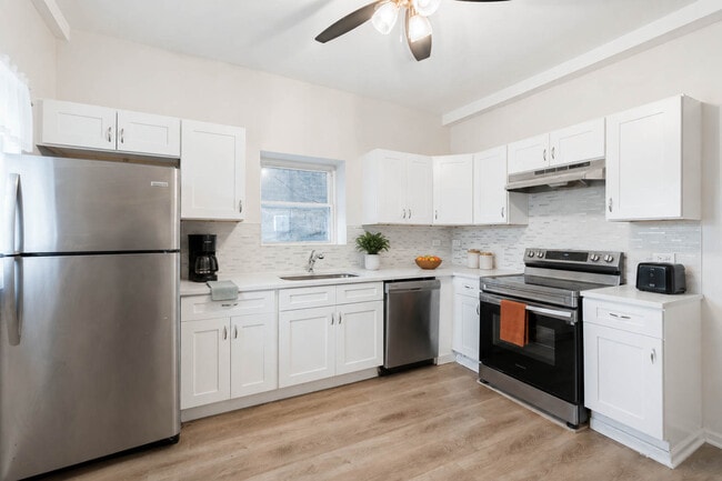 Building Photo - 3646 W Wabansia Ave Unit 1