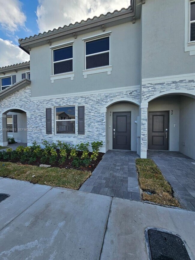 Photo - $2,300 96 SE 11 Ct