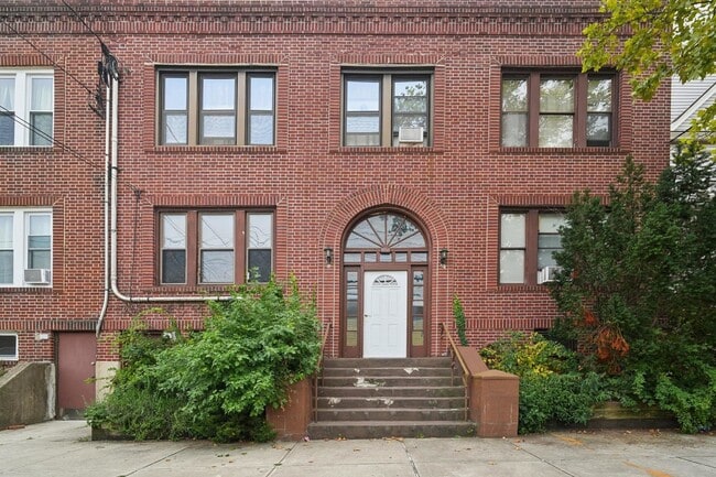 Building Photo - 452 Ave E Unit 8 Rental