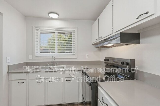 Photo - 18411 E Burnside St Unit 105