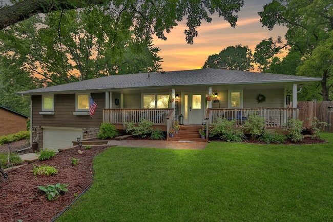 Building Photo - 16624 Elm Dr