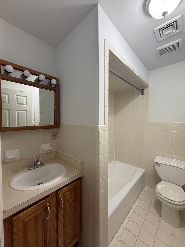 Photo - 115 Forest St Unit 2