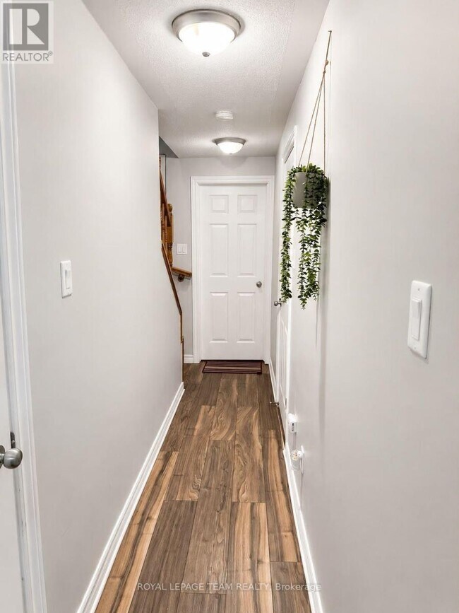 Photo - 100 Brentmore Private
