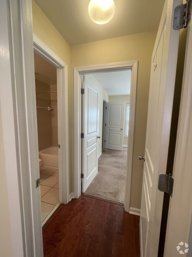 Building Photo - 3831 Cherokee Woods Way Unit 206 Rental