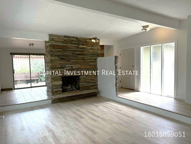 Photo - 389 E Meadow Rd