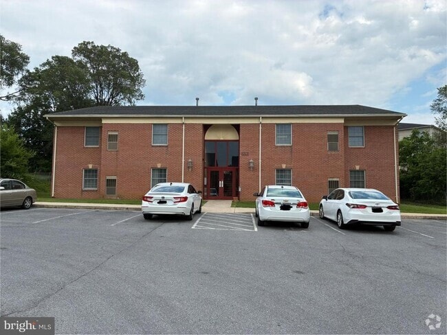 Building Photo - 534 Pangborn Blvd Rental