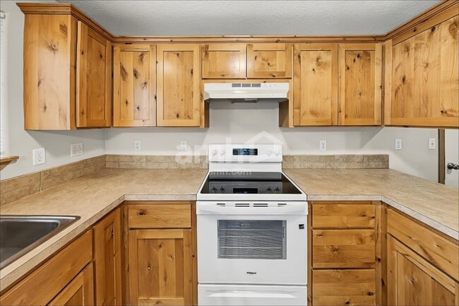 Photo - 2132 E Third Street