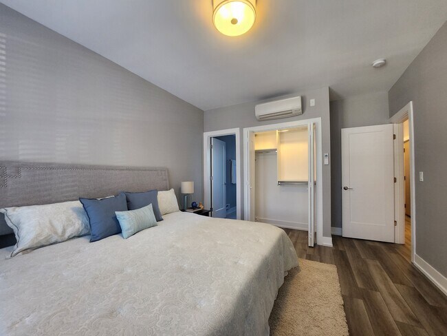 Photo - 3943 N Janssen Ave Unit 2