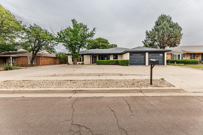 Photo - 5703 80th St