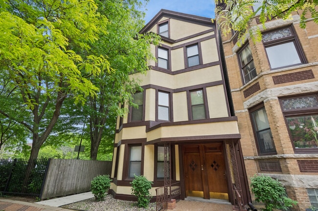 Building Photo - 1413 W Oakdale Ave Unit 3F