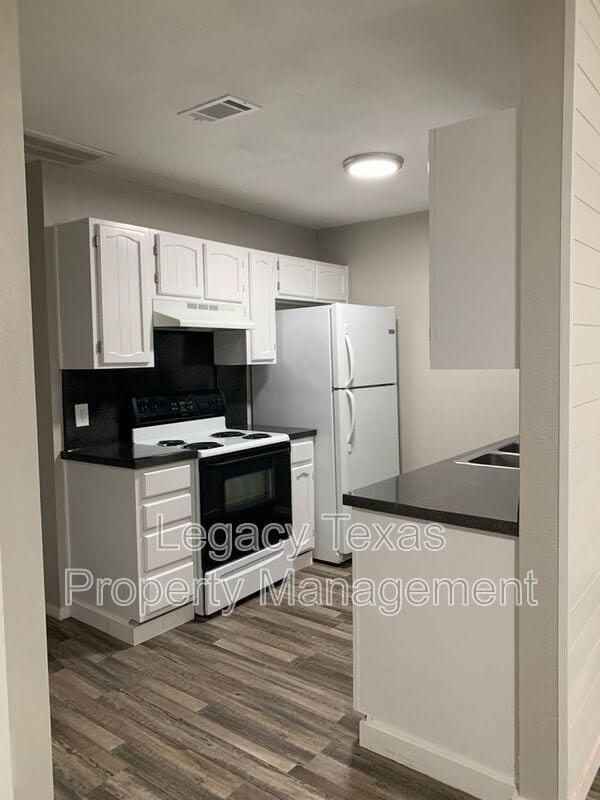 Photo - 1410 Courtney Pl Unit Apt A