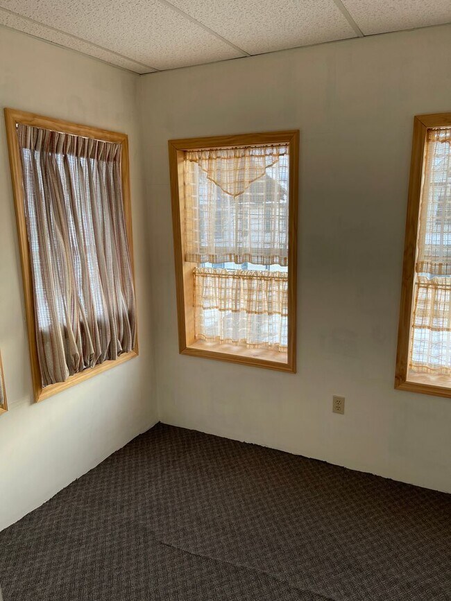 13 Mcclellan Ave Unidad 13 MCCLELLAN AVE. 2ND FLOOR