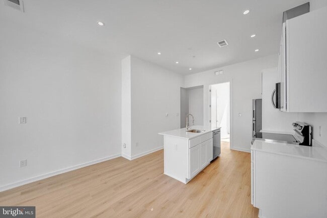 Photo - 710 Kennedy St NW Unit 5