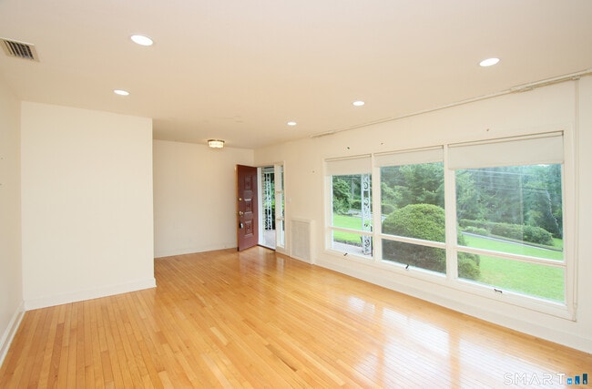85 Center St