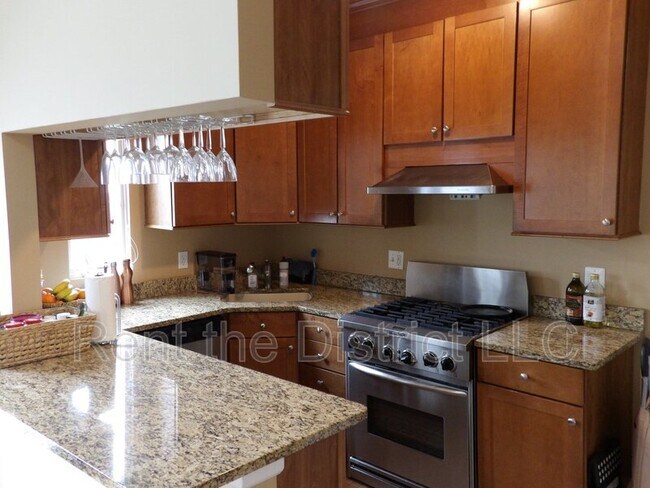 Photo - 1114 Abbey Pl NE