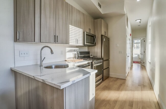 Building Photo - 301 Madison St Unit 4S