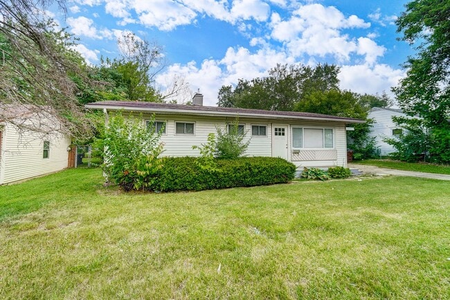 Photo - Three Bedroom Home in Dayton with Back Yard
