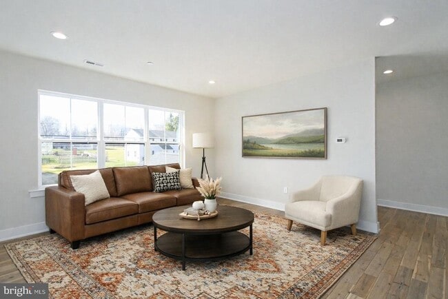 Photo - 51 E Clymer Ave