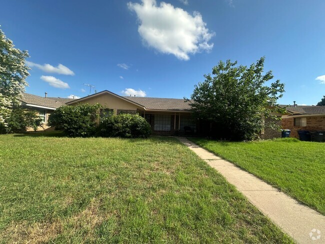 Building Photo - 2109 Quail Run Unit A Rental