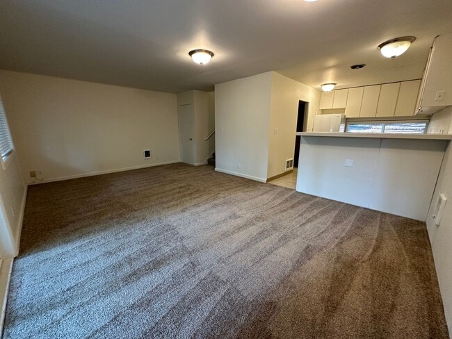 Building Photo - South Tabor 3 Bedroom 1.5 Bath - W/S/G, an... Rental