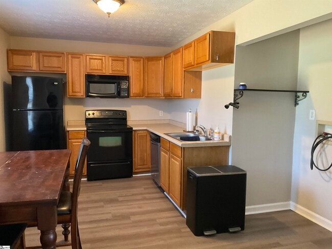 Photo - 220 Larchwood Dr