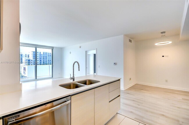 Photo - 4250 Biscayne Blvd Unit 918