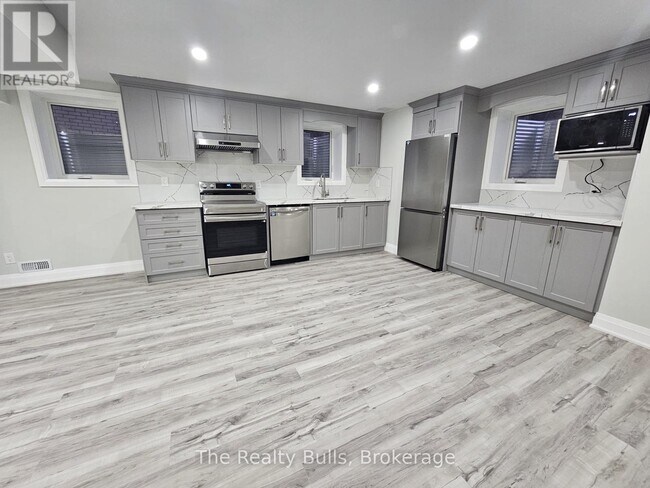 Photo - 1869-A Narcissus Gdns