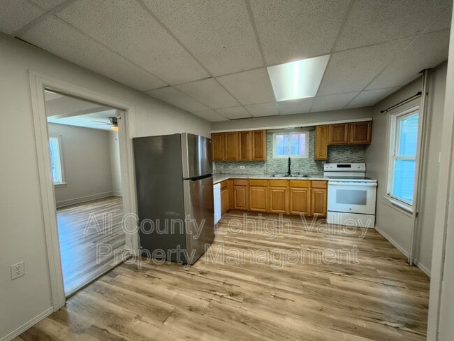 Photo - 365 E Prospect St