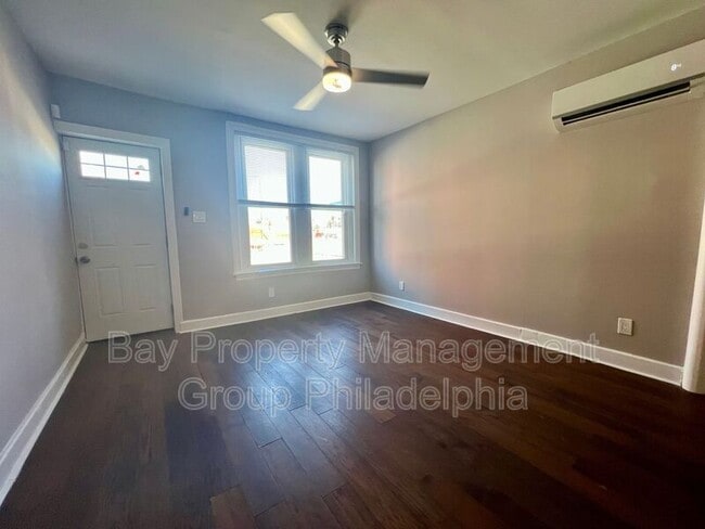 Photo - 2022 W Toronto St