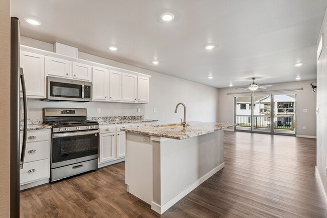 Photo - 785 River Bnd Ln