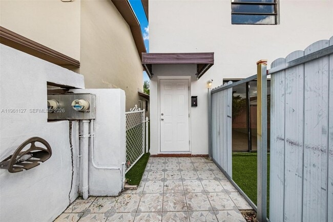 Building Photo - 1283 W 42nd St Unit 2