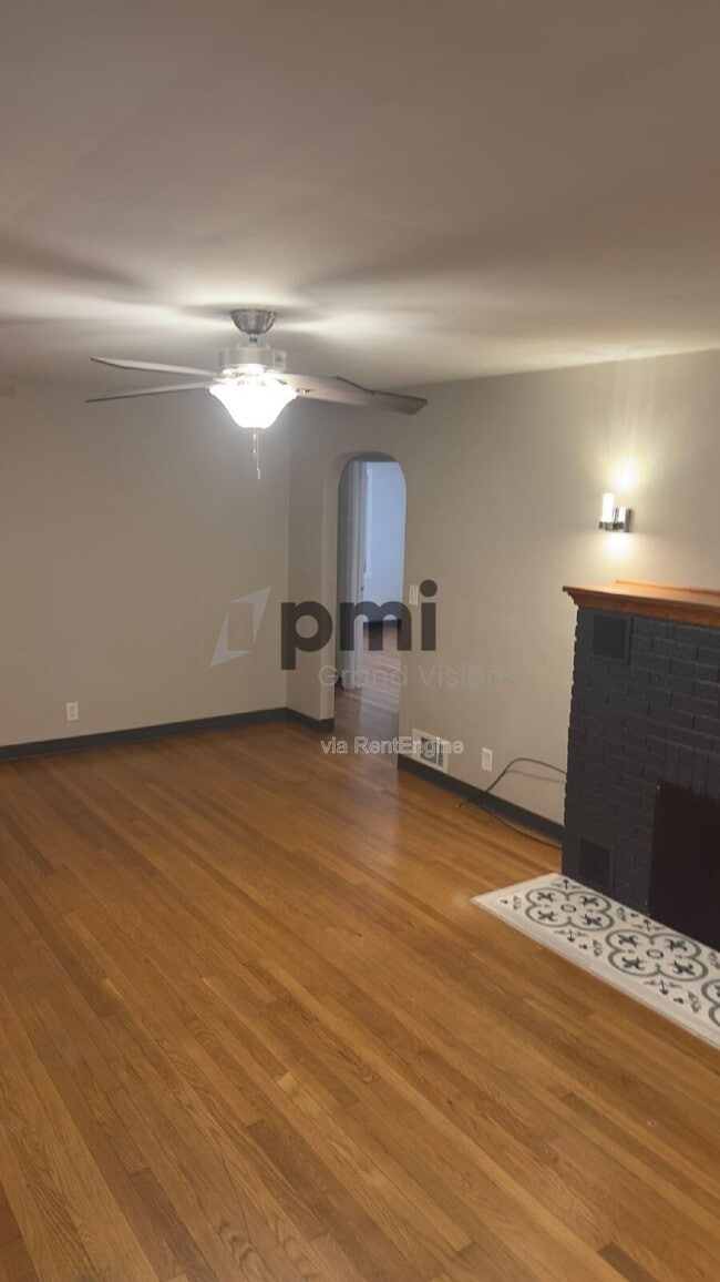 Photo - 1528 Division St