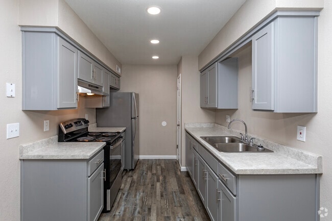 2BR, 1BA - 958SF - Kitchen - Meadowbrook Apartments