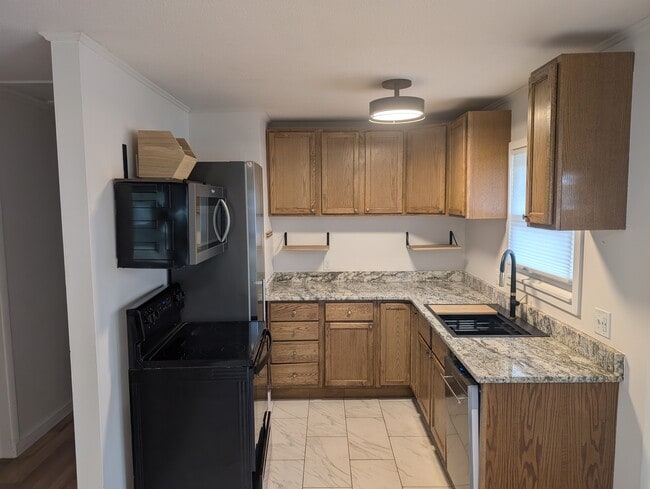 Building Photo - 1446 Rosewood St Rental