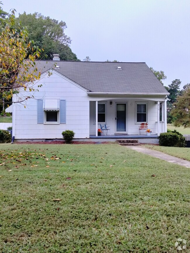 Building Photo - 915 Bales Chapel Rd Rental