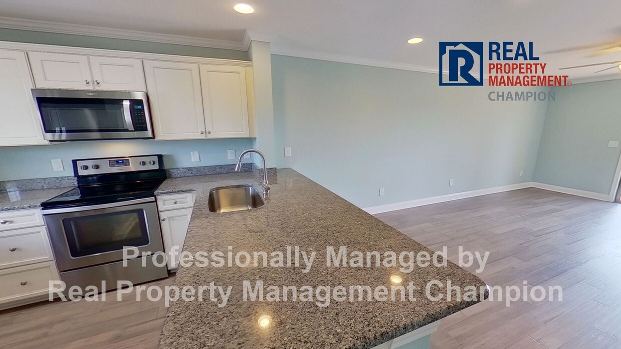Beautiful Upper Level Condo with Convenien... - Beautiful Upper Level Condo with Convenien...