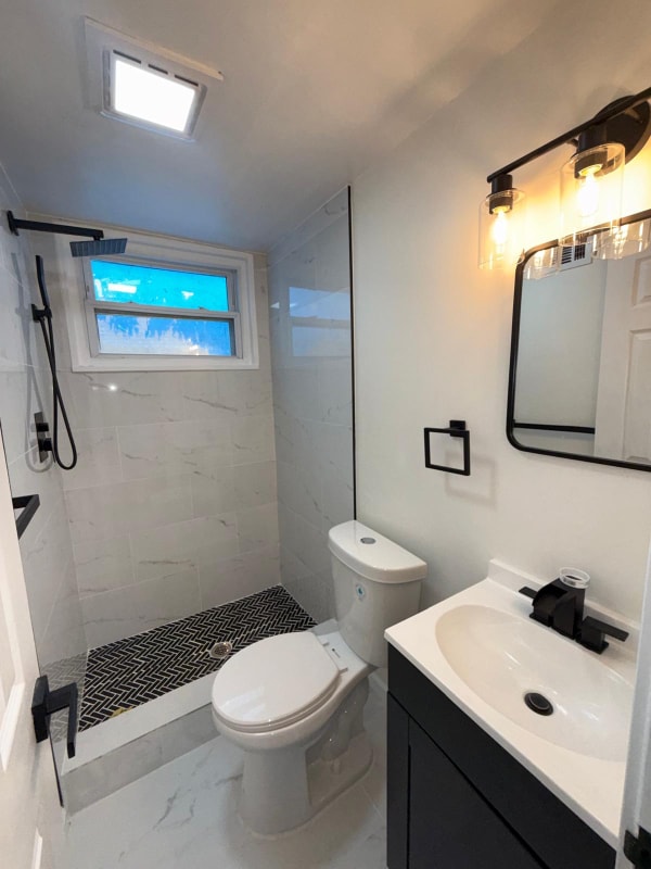 Photo - 320 University Blvd E