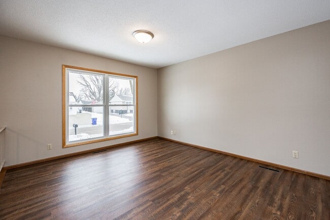 Photo - 6507 Laurel Ln NE