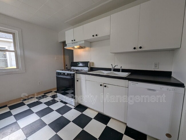 Photo - 2062 Pauline St