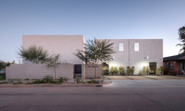 Photo - 818 W McKinley St Unit West