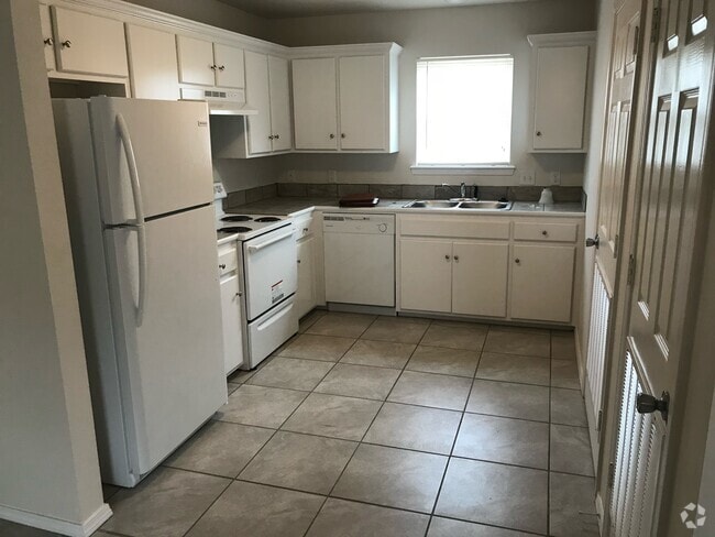 Building Photo - Plum Duplexes Rental