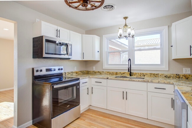 Building Photo - 177 Jarrett Buck Loop