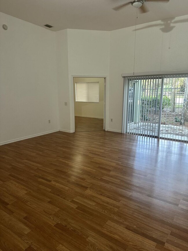 Photo - 220 Crestwood Cir